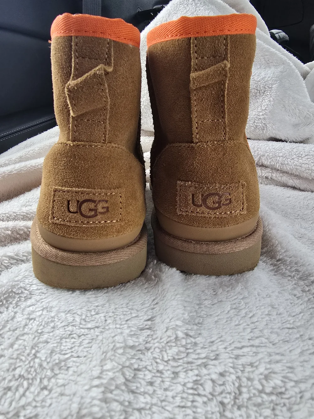 UGG Classic Mini Zipper Tape Logo Chestnut Suede Kuds Boots Size 3